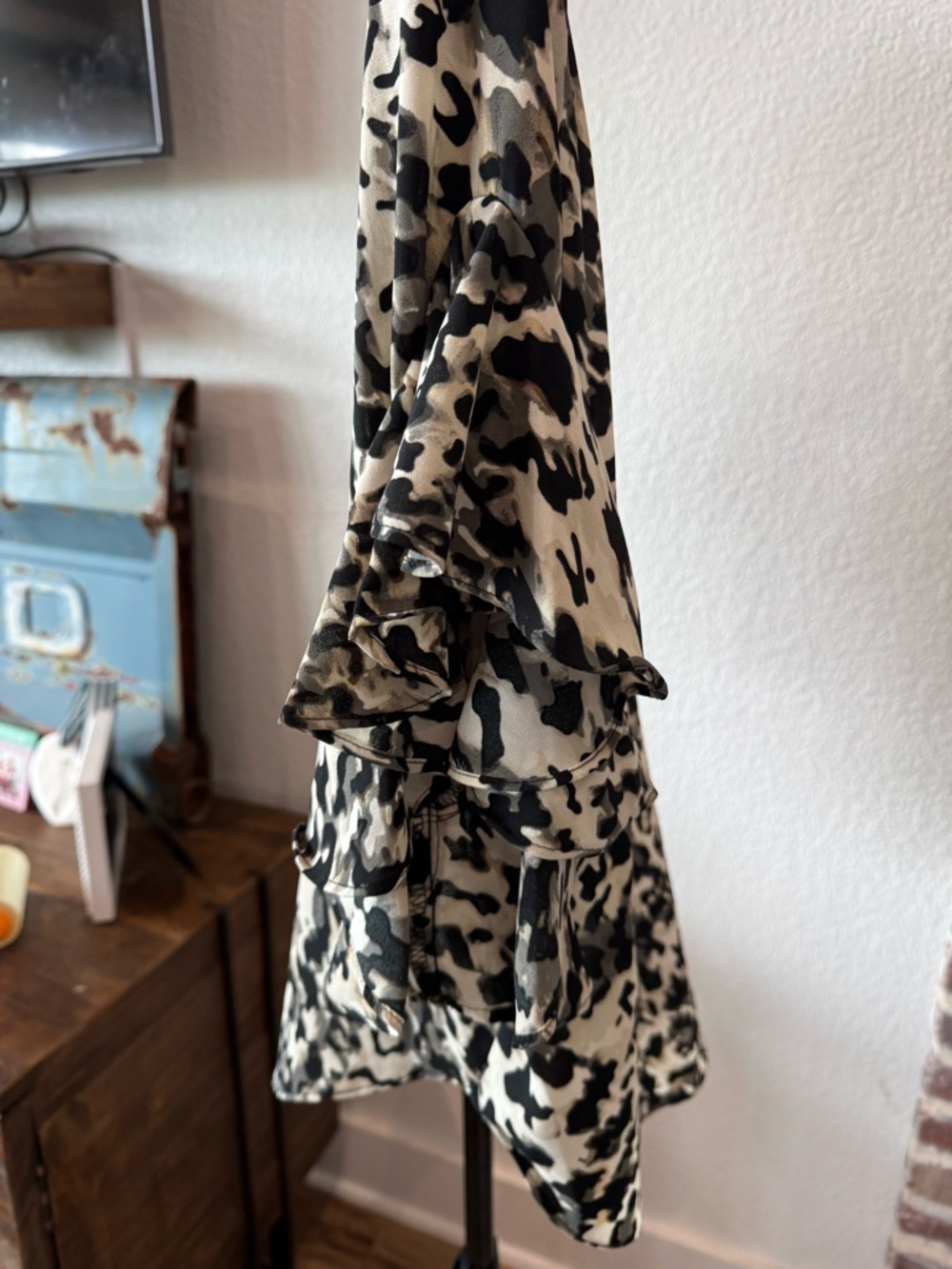 Vince Camuto Black / White / Cream Leopard Animal Print Blouse Women Tops Large - Picture 4 of 7